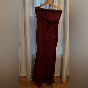Elegant Burgundy Strapless Dress